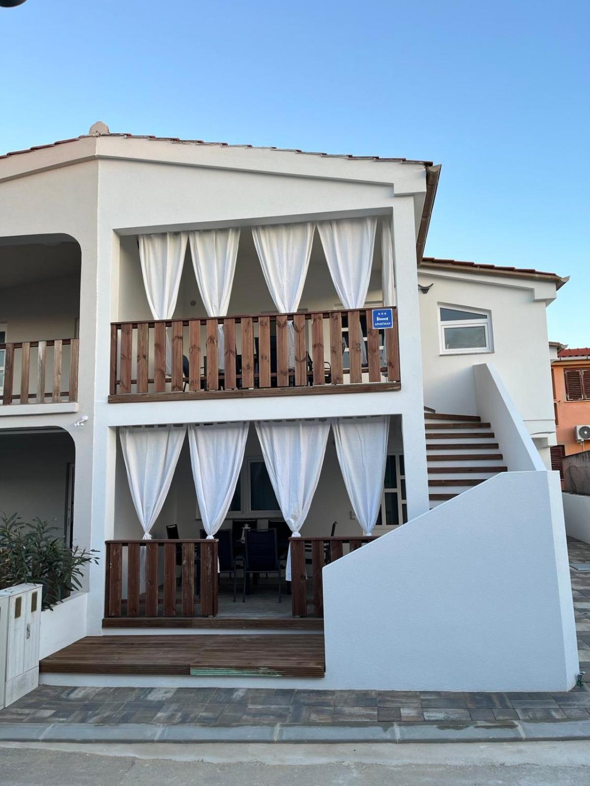 Sinisa Apartman Vir Exterior foto