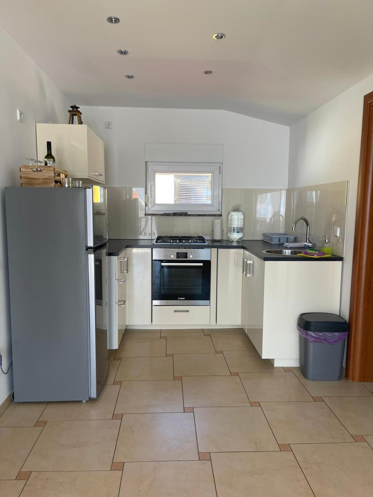 Sinisa Apartman Vir Exterior foto