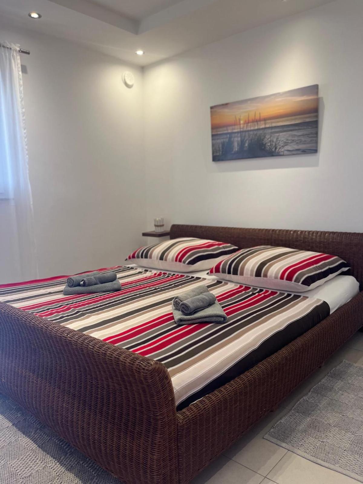 Sinisa Apartman Vir Exterior foto