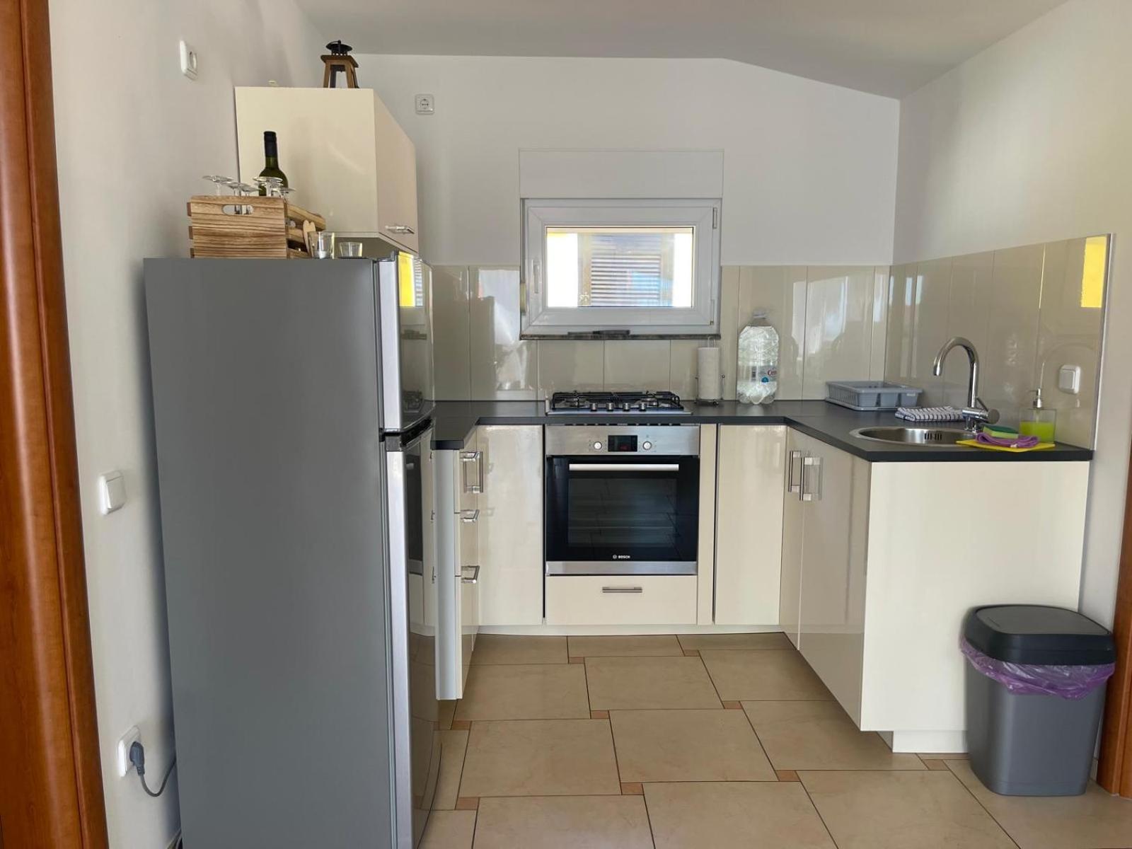 Sinisa Apartman Vir Exterior foto
